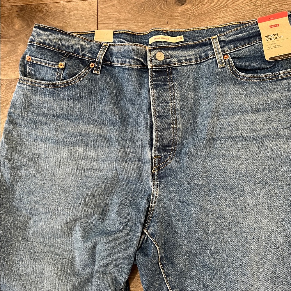 Levi’s Wedgie Straight Jeans Size 24W New - Picture 2 of 3